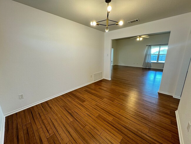 Foto del edificio - 408 Viola Dr