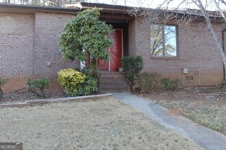 Building Photo - 1517 Stoneleigh Way