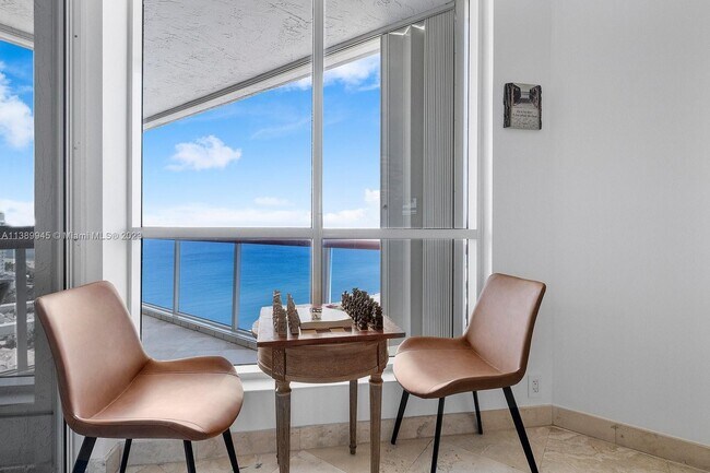 Foto del edificio - 6767 Collins Ave