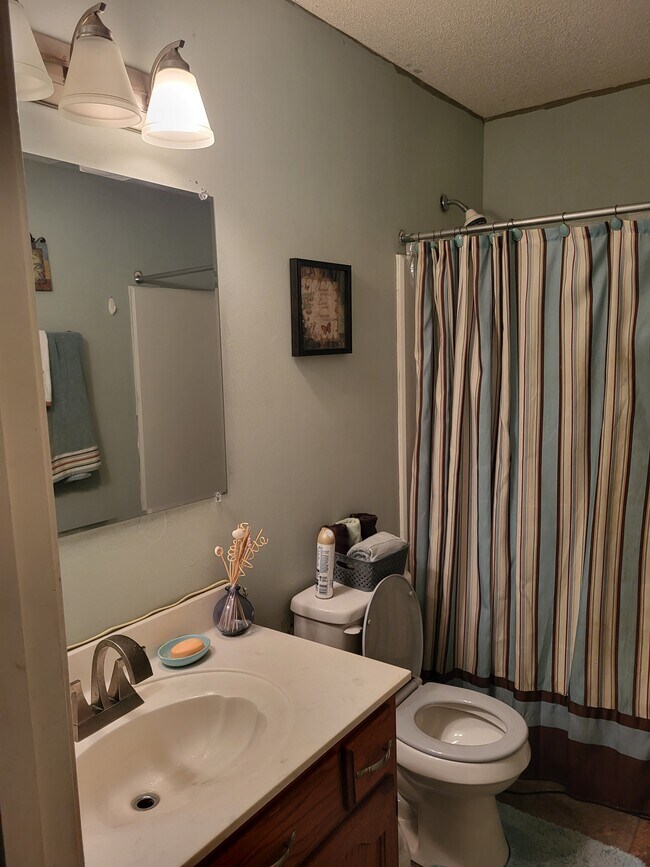 Foto del edificio - 4108 Rosebury Ln