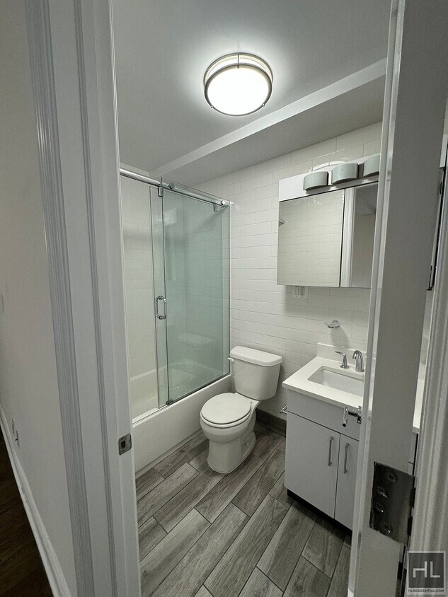 Building Photo - STUNNING Midtown East Studio