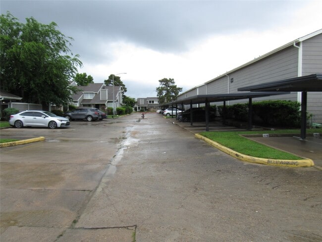 Building Photo - 12109 Sandpiper Dr