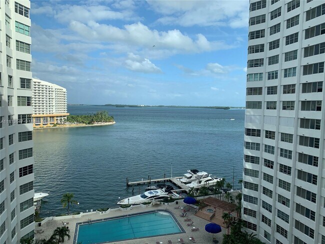 Building Photo - 825 Brickell Bay Dr