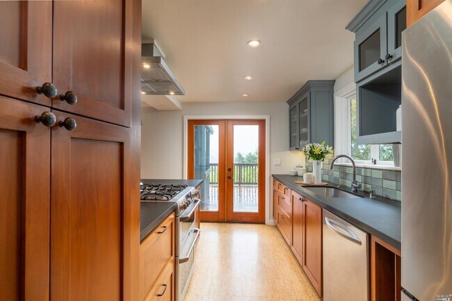 Foto del edificio - 33 Morning Sun Ave