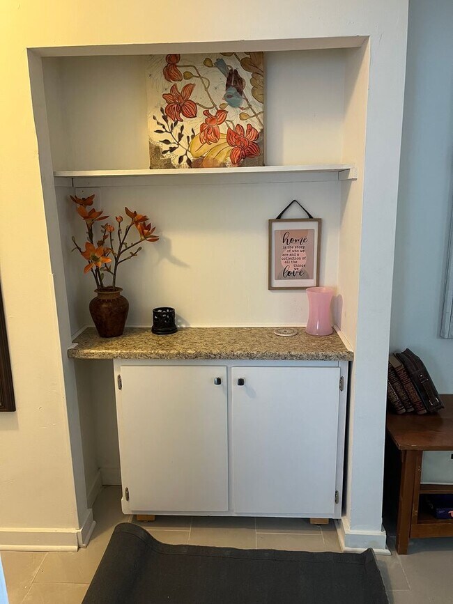 Building Photo - 233 S 4th St