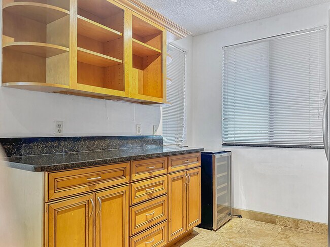 Foto del edificio - 2761 Village Blvd