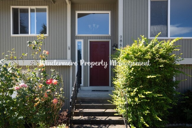 Building Photo - Gorgeous, Spacious 4 bed Home, CK Schools,...