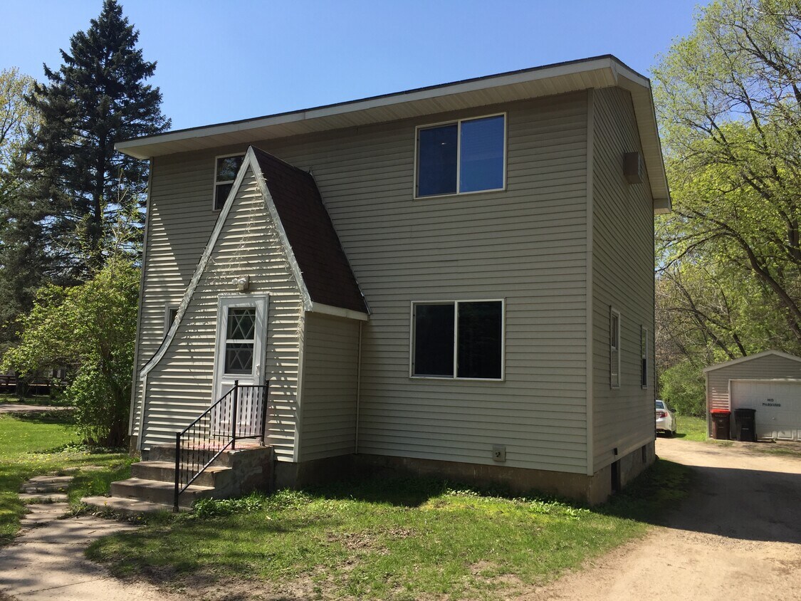 Building Photo - 1037 Century Avenue North