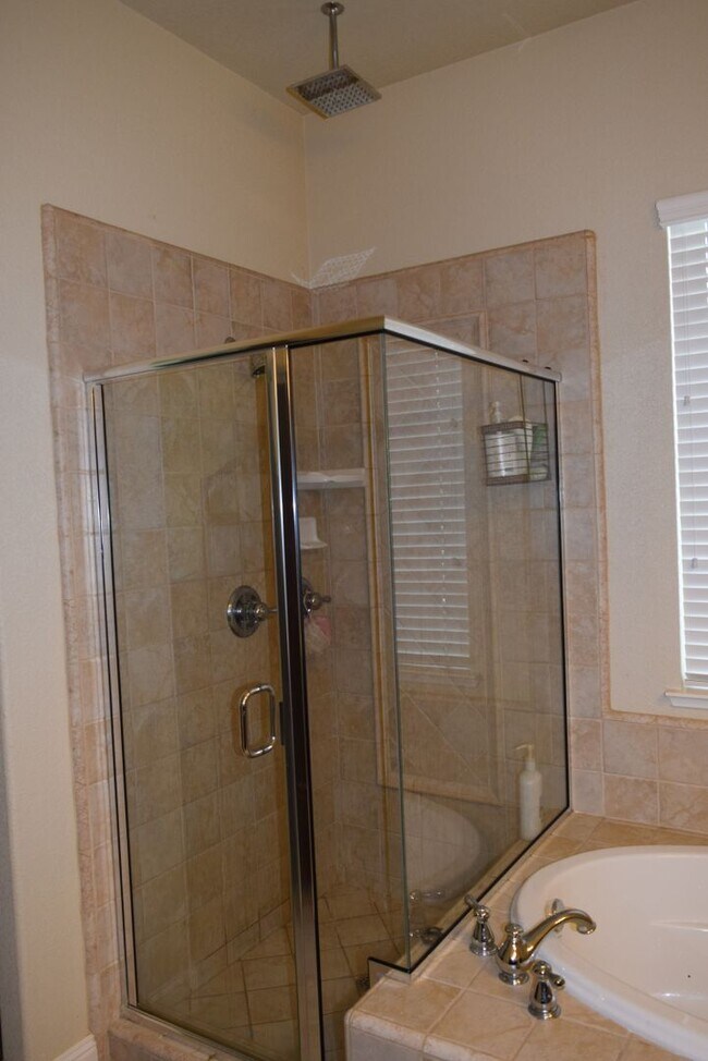 Building Photo - Gorgeous Newer 4 Bedroom in Highly sought after Riata Empire Ranch Community!
