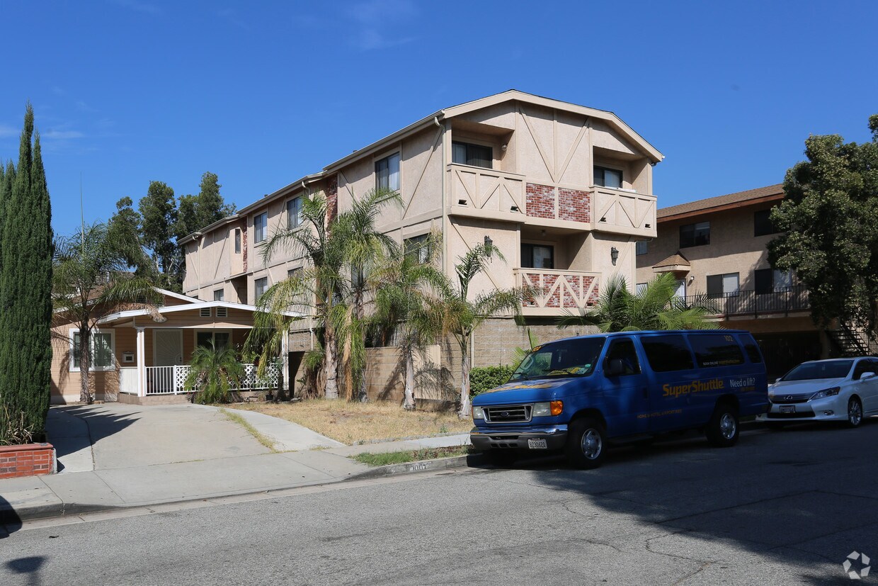 Primary Photo - 1011 San Rafael Ave