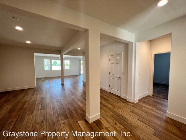 Building Photo - 4 br, 2.5 bath House - 13160 Ridgewood Way