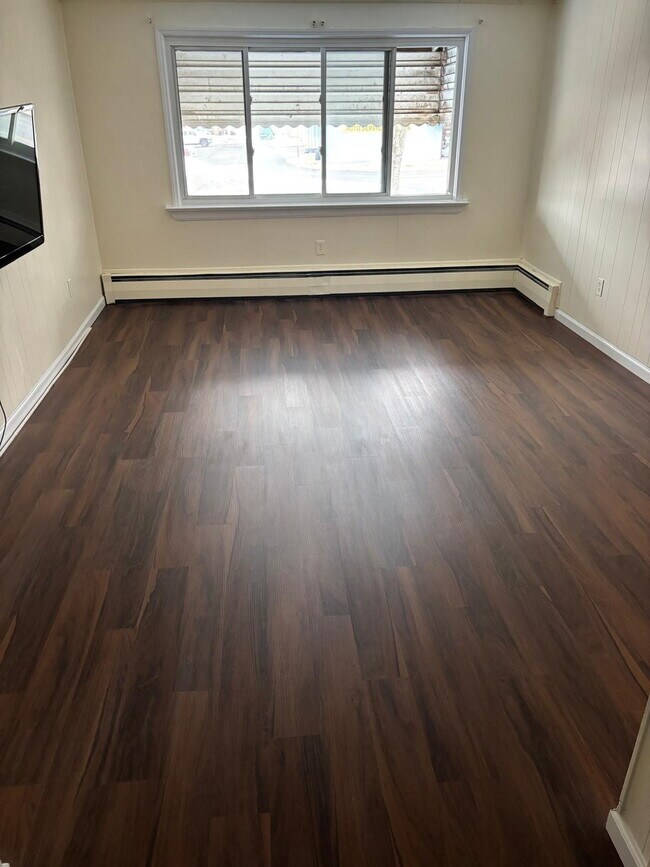 Dormitorio 1 - Piso nuevo, ventilador de techo - 1607 S Olden Ave