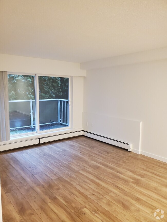 Building Photo - 1480-1480 Boundary Crescent