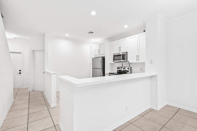 Foto del edificio - 8024 Briantea Dr