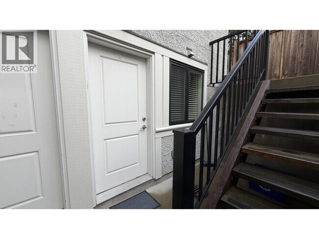 Photo du bâtiment - basement-6356 LAKEVIEW AVENUE