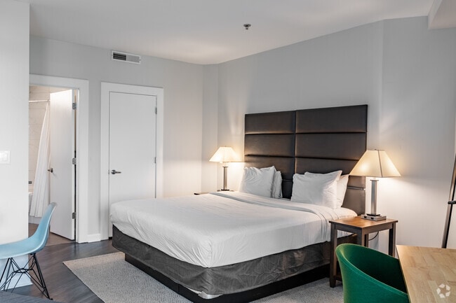 Studio, 1BA - 693SF - The Peach