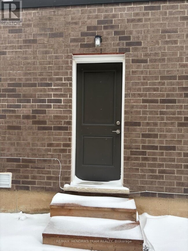 Building Photo - 146 Bur Oak Dr