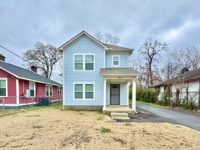 Photo - 780 Woodlawn St House