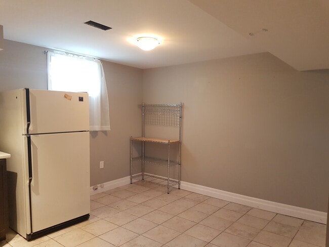Building Photo - 204 Irving Pl