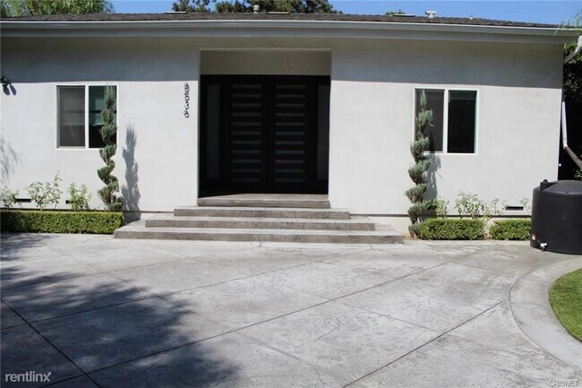 Building Photo - 3 br, 2 bath House - 8536 Paso Robles Avenue