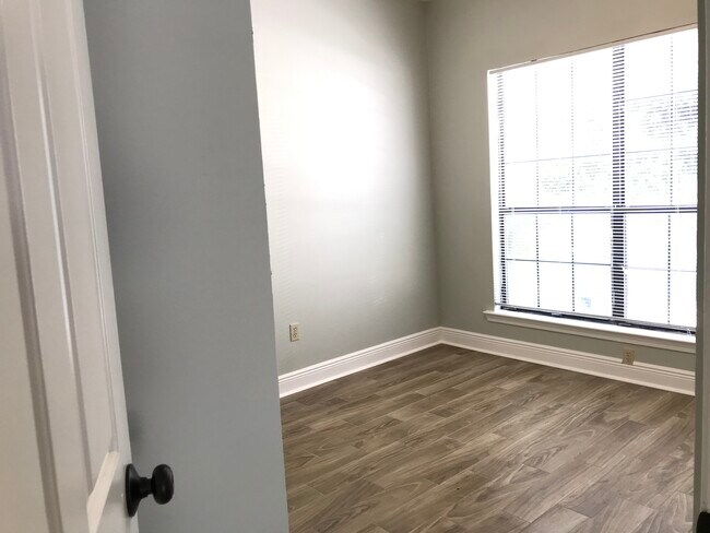 Foto del edificio - 4136 Georgia Ave
