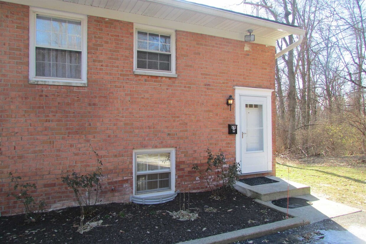 Primary Photo - 28 Alpine Dr