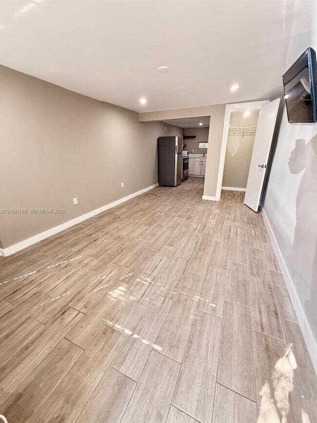 Building Photo - 1151 NE 18th St