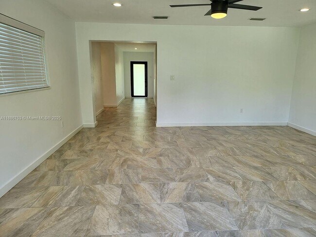 Foto del edificio - 8575 SW 125th St