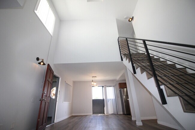 Foto del edificio - 3501 Jasmine Ave