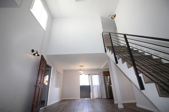 Building Photo - 3501 Jasmine Ave