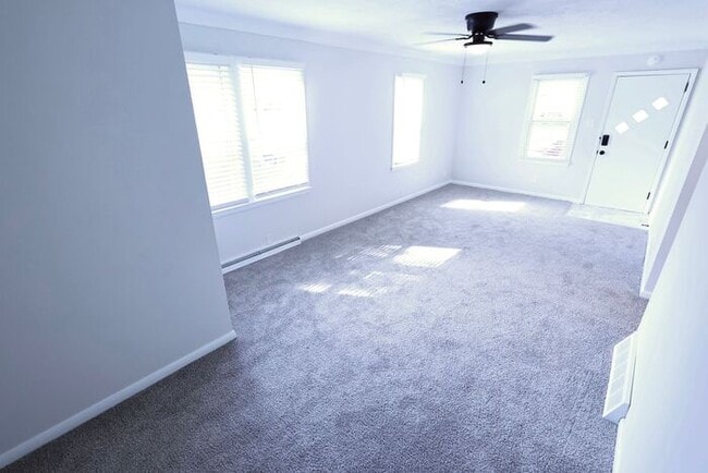 Building Photo - 894 Sutherland Ave