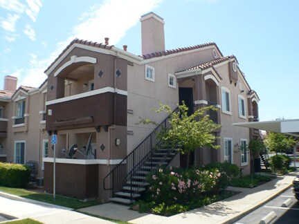Upper Corner Condo - 885 Halidon Way