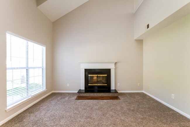 Building Photo - 10115 Northwoods Forest Dr