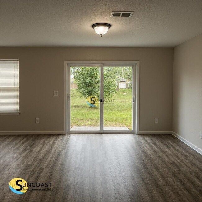 Foto del edificio - 7622 Rain Forest Dr N