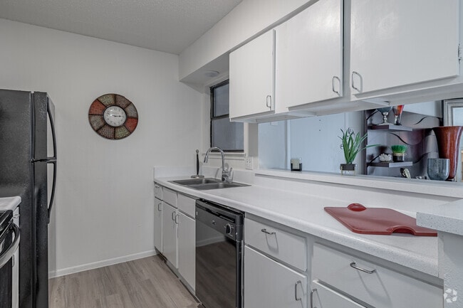 2BR, 2BA - 937 SF - Diamond Ridge