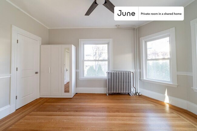 Foto del edificio - Room in Shared 5 bed/2 bath home in Brookline