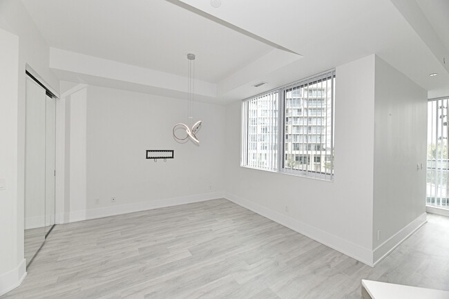 Photo du bâtiment - 1 Edgewater Dr