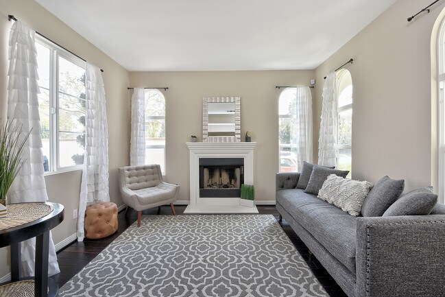 Building Photo - 27 Bower Ln