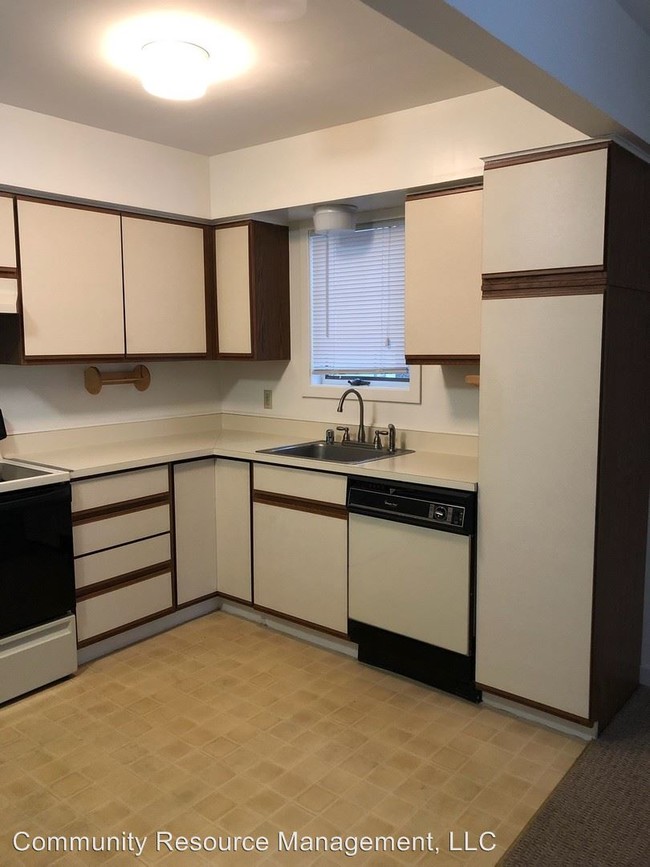 Building Photo - 2 br, 1.5 bath House - 432 South Street, B-3