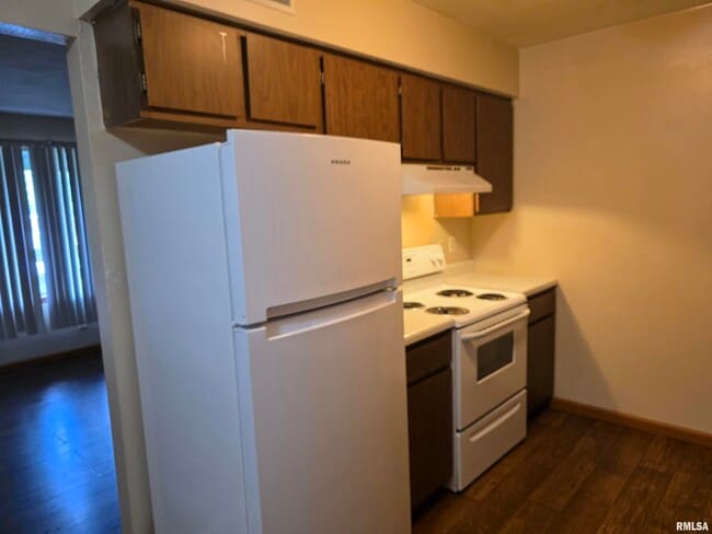 Foto del edificio - 1300 W Jeth Ct