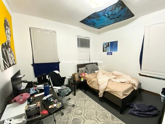 Foto del edificio - 10 Parker Hill Ave