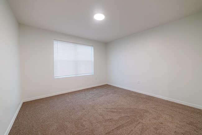 Foto del edificio - 6208 Commerce Dr