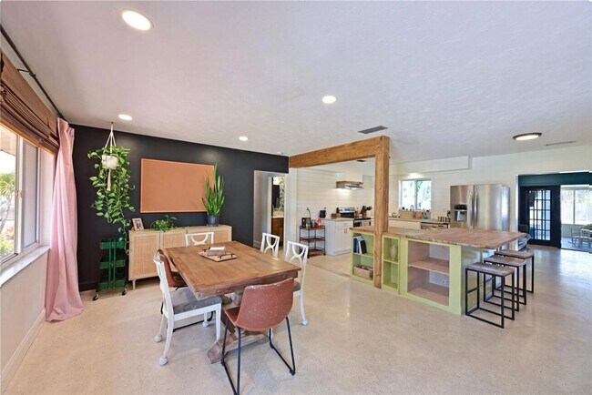 Building Photo - 5812 2nd Ave Dr NW
