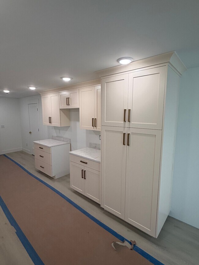 Building Photo - 266 S 400 E