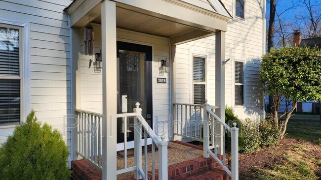 Building Photo - 2018 Cambridge Dr