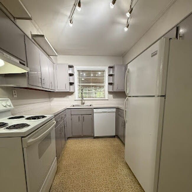 Photo - 3 bed 1.5 Bath in Decatur! House