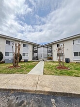 Building Photo - 613 Hillsboro Rd