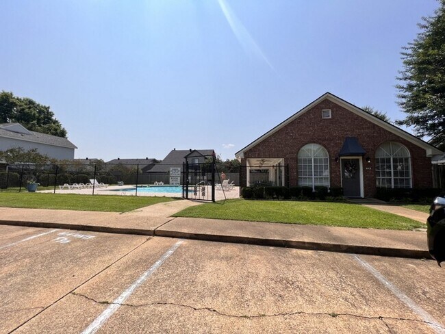 Foto del edificio - GATED COMMUNITY