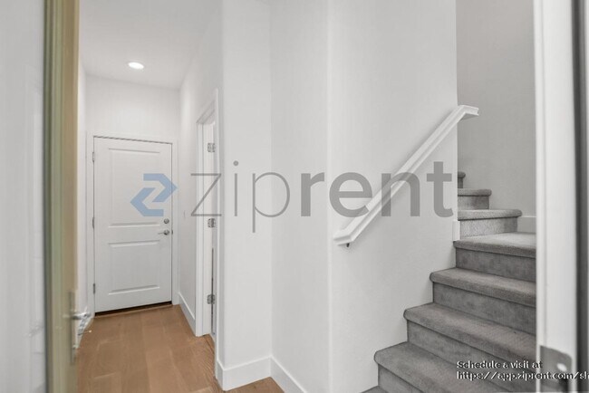 Building Photo - 1462 Longitude Dr