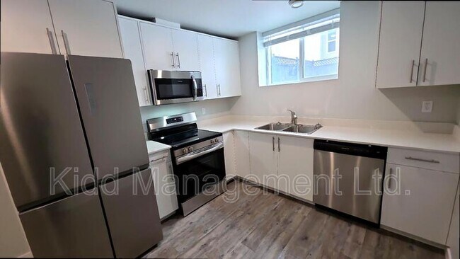 Building Photo - 6285 Monterey Rd W